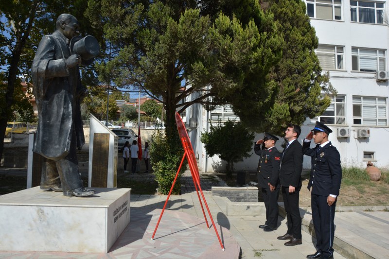 29 Ekim Cumhuriyet Bayramı’nın 100. Yıldönümü kutlamaları kapsamında Atatürk Anıtı’nda çelenk sunma töreni gerçekleştirildi.